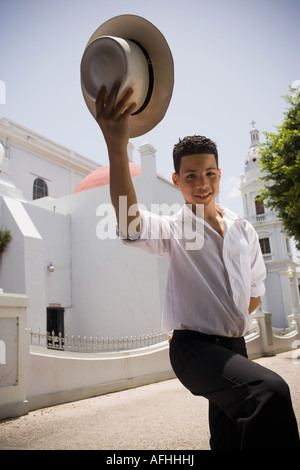 Jungen tragen Plena Trachtenmode Stockfoto