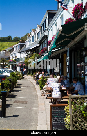 dh Gorey ST MARTIN JERSEY Touristen Essen in Straßencafés in Dorf Stockfoto