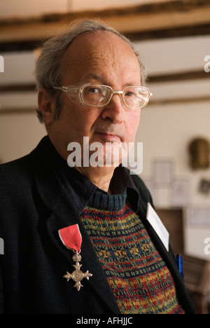 Richard Booth Portrait das Hay Festival of Literature & Arts. Hay on Wye trägt seine MBE Medaille Powys Wales UK 2006 2000s HOMER SYKES Stockfoto