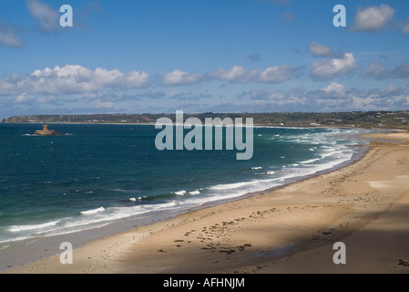 dh St Ouens Bay ST BRELADE JERSEY Surf bricht an Sandstrand Küste Küste ouen Kanal Inseln uk Insel Stockfoto