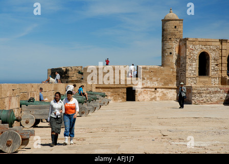 Blick auf Kanonen und alten Burgwall Skala De La Ville Essaouira Atlantikküste Marokko Nordafrika Stockfoto
