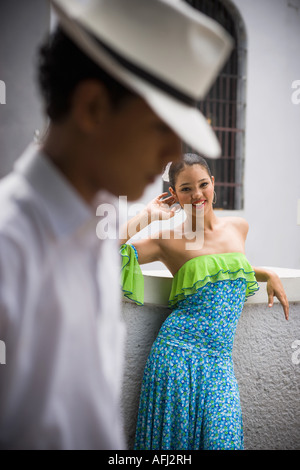 Junges Mädchen in traditionellen Plena Kleidung Stockfoto