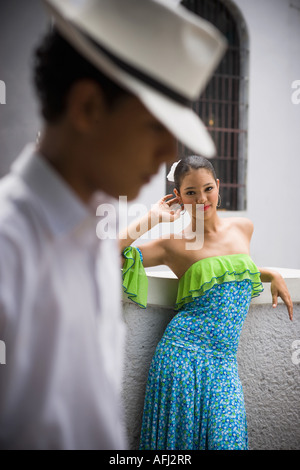 Junges Mädchen in traditionellen Plena Kleidung Stockfoto