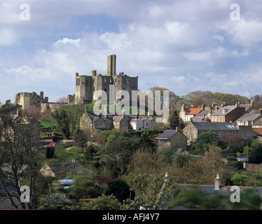 Warkworth Castle und Dorf in Northumberland, England UK Stockfoto