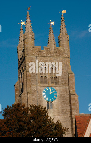 Der Turm und Uhr St Mildred s Kirche Stockfoto