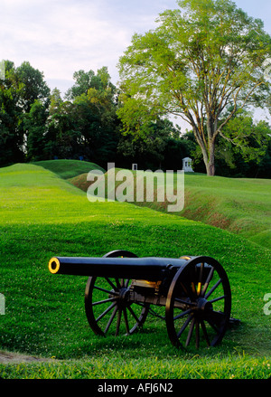 National Military Park in Vicksburg, Mississippi, USA. Bürgerkriegs Schlachtfeld Feld Kanone Schanzen Geschützstellungen Stockfoto