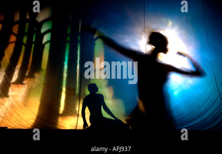 Unheimliche Orpheus-Produktion zeigt Orpheus und Euridice Erlass der alten Geschichte Stockfoto