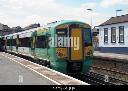 Clapham Junction Bahnhof mit Bahnsteig ausgeschiedenen Stockfoto