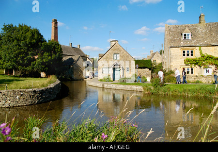 Mühlenmuseum und Hütten in hübschen Cotswold Dorf des unteren Schlachtung Gloucestershire England UK Stockfoto