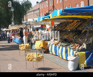 French Street Market, in Burgess Hill, West Sussex, England, Großbritannien Stockfoto