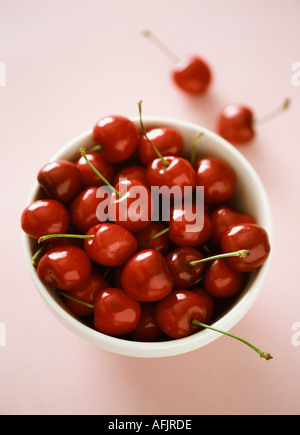 Bowl of cherries on pink backgrounds Stockfoto