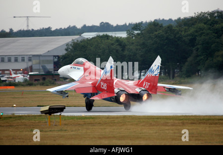 Russische Fulcrum MIG 29M OVT Düsenjäger 2006 Farnborough Air show. Stockfoto