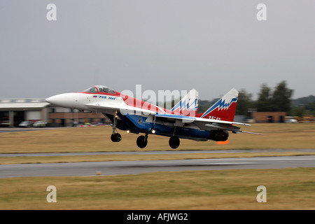 Russische Fulcrum MIG 29M OVT Düsenjäger 2006 Farnborough Air show. Stockfoto