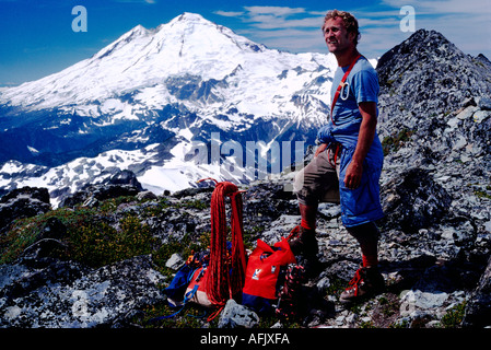 Ein Kletterer bereit, Klettern in den Coast Mountains entlang der pazifischen Westküste von British Columbia Kanada Stockfoto