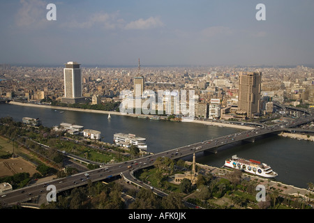 Schwimmenden Restaurants säumen den Nil von Gezeira Island in der Innenstadt von Kairo, Ägypten Stockfoto