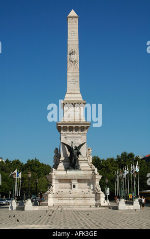 Obelisk mit Namen und Geburtsdaten portugiesischer Wiederherstellung-Krieg im Jahre 1640 in Praça Dos Restauradores Baixa Bezirk Lissabon Portugal Stockfoto