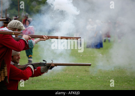 Englischer Bürgerkrieg Soldaten feuern Musketen Stockfoto