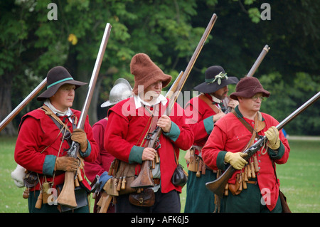 17. Jahrhundert Krieg Musketiere bei einem englischen Civil Reenactment-event Stockfoto