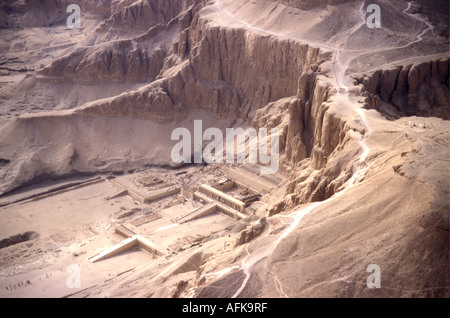 Luftaufnahme der Tempel der Königin Hatshepsut in den thebanischen Hügeln westlich des Nils in der Nähe von Luxor Ägypten Stockfoto