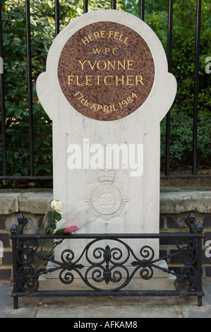 Yvonne Fletcher Gedenkstein für den Polizisten WPC am St James Square im Zentrum von London W1 England HOMER SYKES Stockfoto