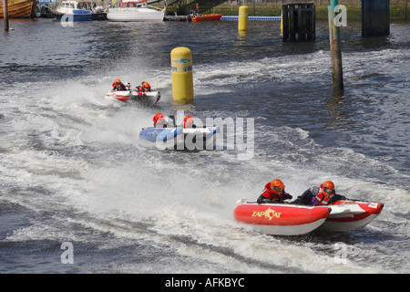 Zapcats Rennen auf dem Fluss Clyde als Bestandteil der Glasgow River Festival 2006 Stockfoto