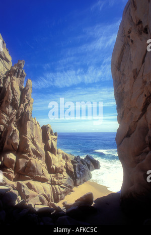 Strand Meer und große Graniite Klippen in Cabo San Lucas Baja California Mexiko Stockfoto