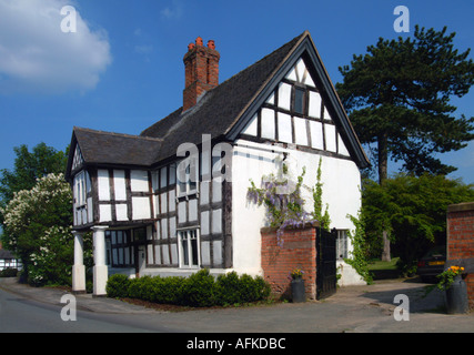 Tudor Holzhaus gerahmte Kirche Minshull Cheshire UK Europe Stockfoto