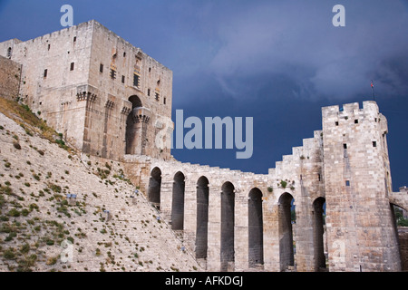 Die Zitadelle vor einem Sturm, Aleppo. Gab es eine Festung auf dem Gelände seit am wenigsten 350BC Stockfoto