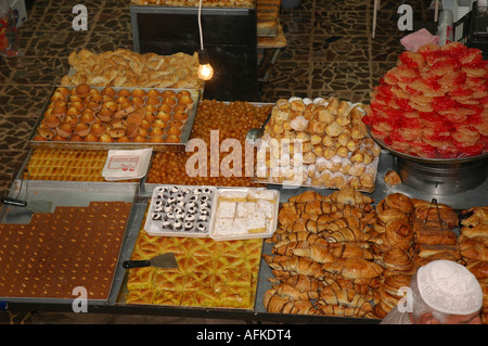 Verkauf von Kuchen in der alten Markt Stadt Jerusalem Israel Stockfoto