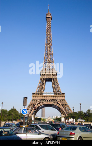 Frankreich-Ile de France Paris Stau in Place de Varsovie vor Pont D'Ienta Brücke und Eiffelturm in Champ des Mars Stockfoto