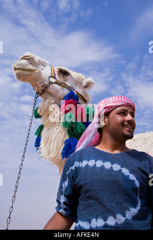 Ein Jockey bereitet das Kamelrennen in Palmyra, Syrien. Die Rennen finden jedes Jahr im Rahmen des Palmyra-Festival statt. Stockfoto