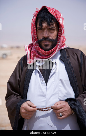 Ein Beduine auf Kamelrennen, Palmyra. Die Rennen finden jedes Jahr im Rahmen des Festivals Palmyra, Syrien statt. Stockfoto