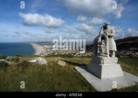 Die Geist von Portland-Statue über sieht der Chesil Strand zwischen Weymouth und Portland, Dorset Stockfoto