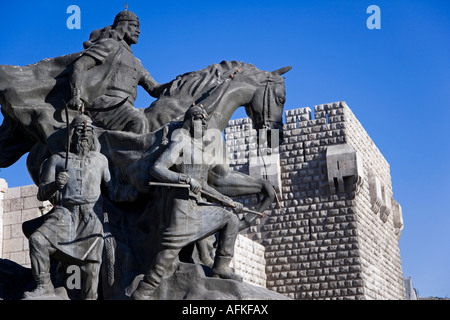 Eine Statue von Saladin steht vor der Zitadelle, Damaskus, Syrien Stockfoto