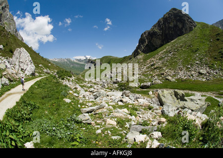 Glaziale Ablagerungen auf der Tour du Beaufortain Strecke durch die Combe De La Neuva in den französischen Alpen Stockfoto