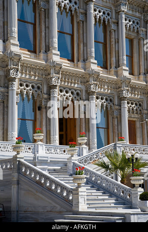 Das Ciragan Palace, stehen an den Ufern des Bosporus in Istanbul, ist jetzt ein 5 Sterne Hotel Kempinski. Stockfoto