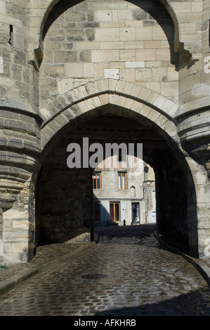 Eingangstor in die mittelalterliche Stadt Laon, Aisne, Picardie, Nord-Frankreich Stockfoto