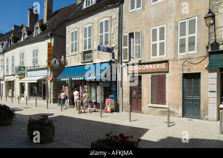 Straßenszene in Nuits-St-Georges, Burgund, Frankreich Stockfoto