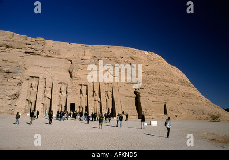 Ägypten Abu Simbel Touristen Ramses Ii. und Königin Nefertari Tempel Stockfoto