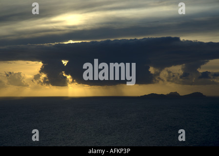 Sonnenuntergang über die Blasket Islands, County Kerry, Irland. (Ansicht von Valentia Island). Stockfoto