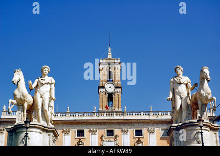 Der Palazzo Senatorio an einem strahlend blauen Sommertag in Rom-Latium-Italien. Europa Italien Rom Lazio malerischen Palazzo Senatorio Stockfoto