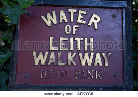 Wegweiser für den Gehweg Water Of Leith, Edinburgh Schottland Stockfoto