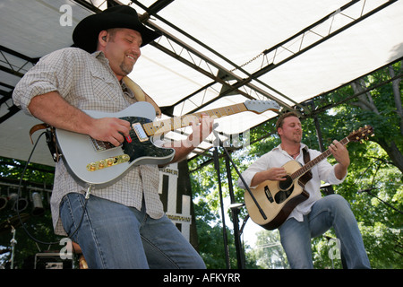 Indiana Marshall County, Plymouth, Marshall County Blueberry Festival, Festivalmesse, Indiana Highway, Country-Musikband, E-Gitarre, IN070901055 Stockfoto