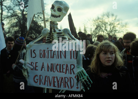 CND 1980 s UK. Demonstration Kampagne zur nuklearen Abrüstung London Hyde Park 1982 März Kundgebung gegen den Konflikt im Falkland-krieg HOMER SYKES Stockfoto