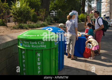 Aufklärung der Öffentlichkeit über Recycling am Union Square in Manhattan Stockfoto