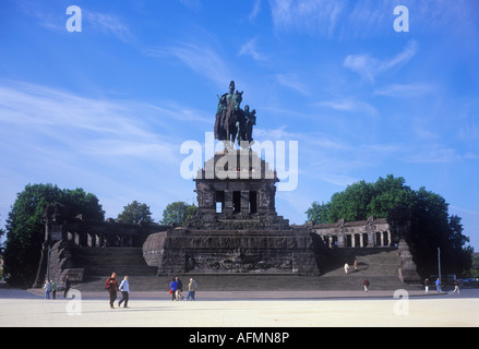 Deutsches Eck (Deutsches Eck) mit der Pferdesport-Statue von Kaiser Wilhelm i. in Koblenz in Deutschland Stockfoto