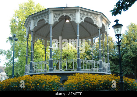 Musikpavillon und Kiosk am Munsterplein-Roermond-Limburg-Niederlande-Europa Stockfoto