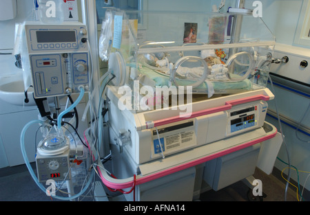 Inkubator in eine spezielle Pflege Baby-Einheit Stockfoto