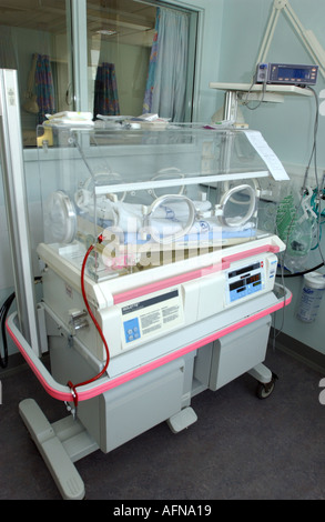 Inkubator in eine spezielle Pflege Baby-Einheit Stockfoto