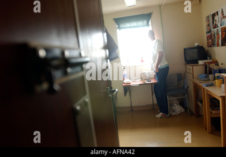 Im inneren Zelle einen Gefangenen bei "HMP Weare" Das Gefangenenschiff Portland Hafen in Dorset England UK Stockfoto